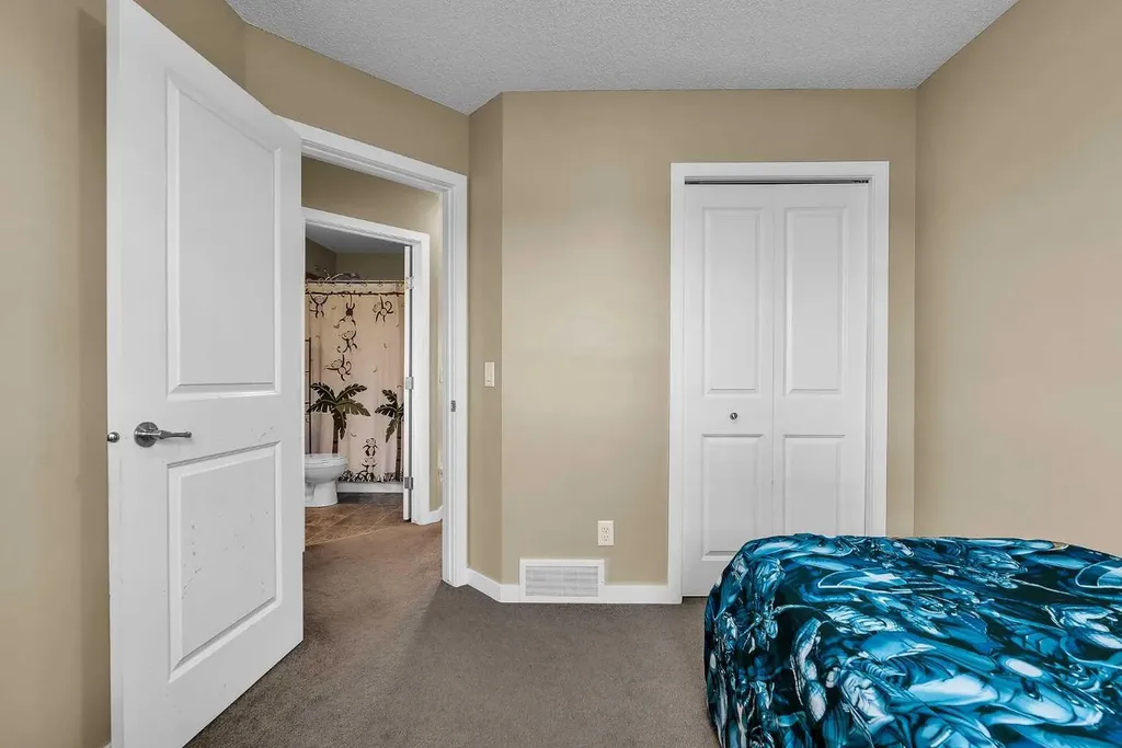 176 Skyview Point Green NE Calgary AB T3N0G8
