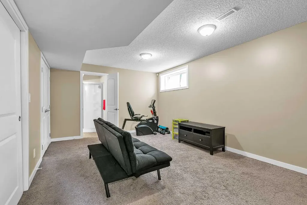 176 Skyview Point Green NE Calgary AB T3N0G8