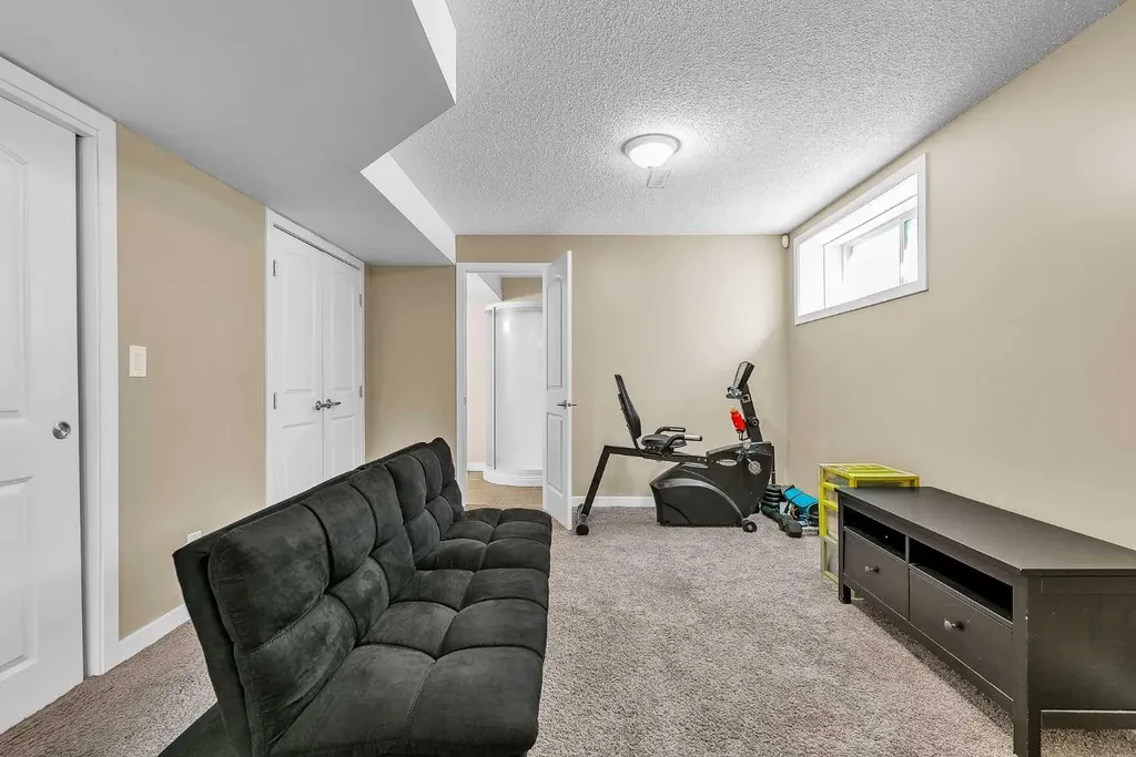 176 Skyview Point Green NE Calgary AB T3N0G8