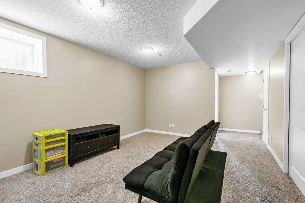 176 Skyview Point Green NE Calgary AB T3N0G8