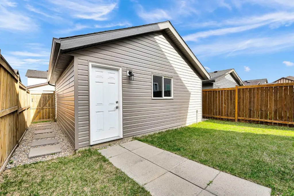 176 Skyview Point Green NE Calgary AB T3N0G8