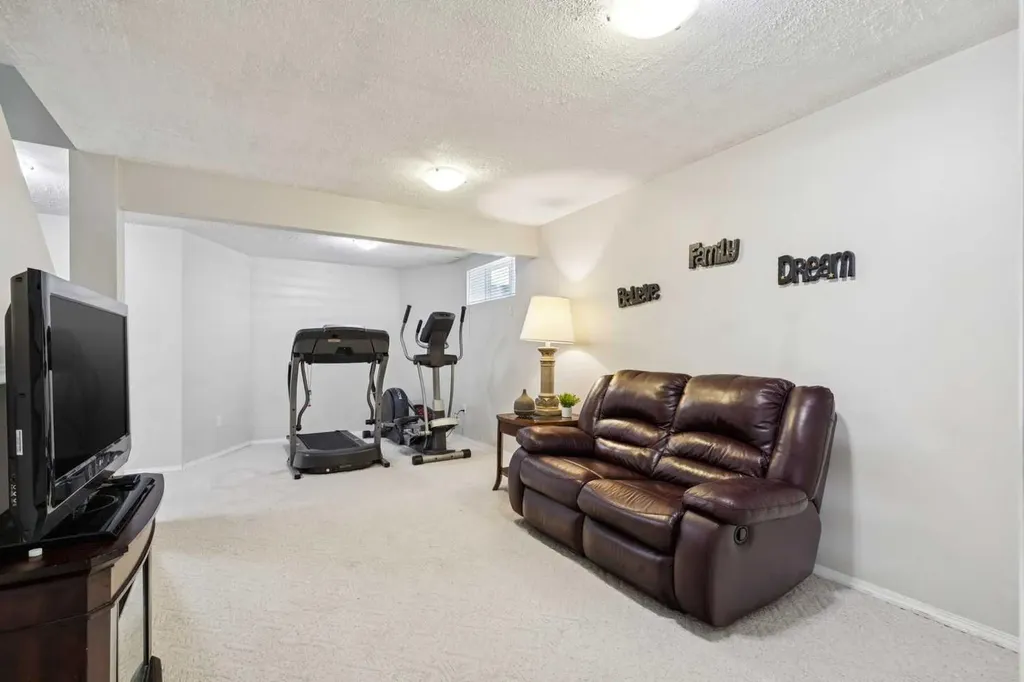 48 Westridge Drive Okotoks AB T1S 1T2