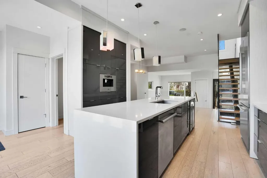 2505 21 Street SW Calgary AB T2T5A9