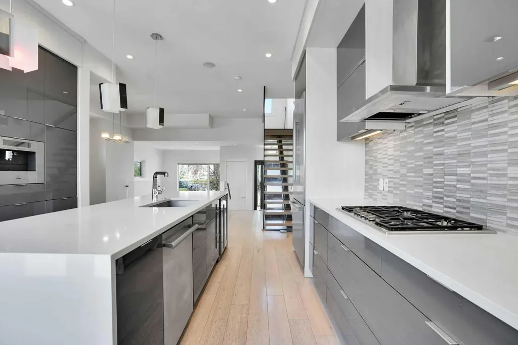 2505 21 Street SW Calgary AB T2T5A9