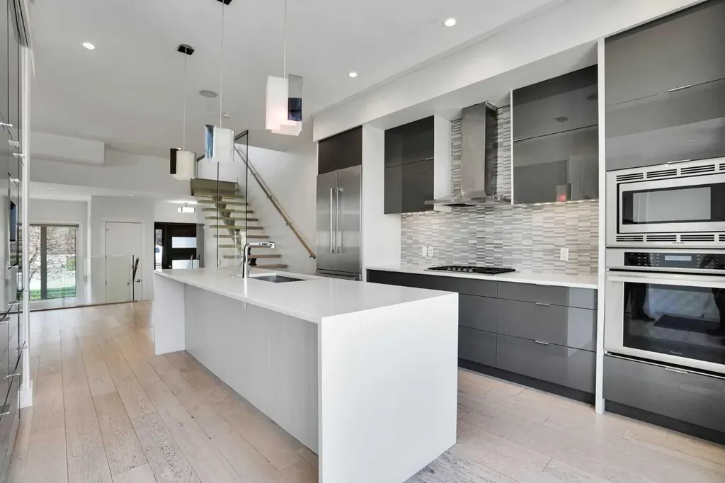 2505 21 Street SW Calgary AB T2T5A9
