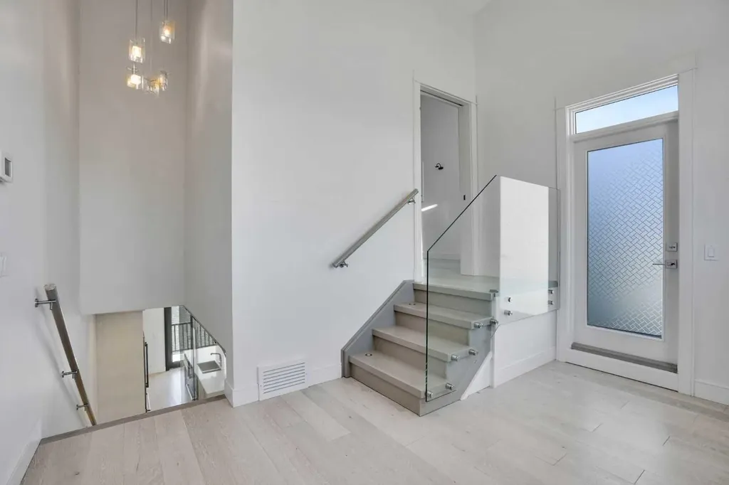 2505 21 Street SW Calgary AB T2T5A9