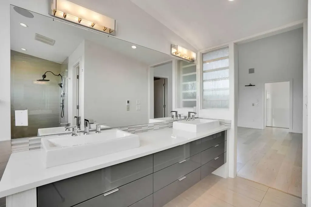 2505 21 Street SW Calgary AB T2T5A9