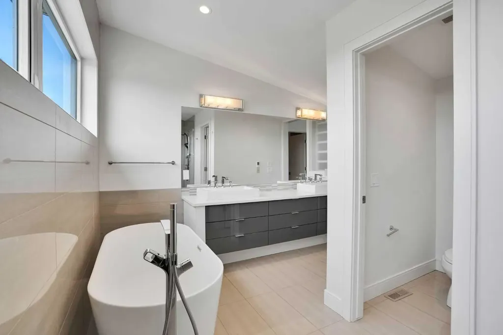 2505 21 Street SW Calgary AB T2T5A9