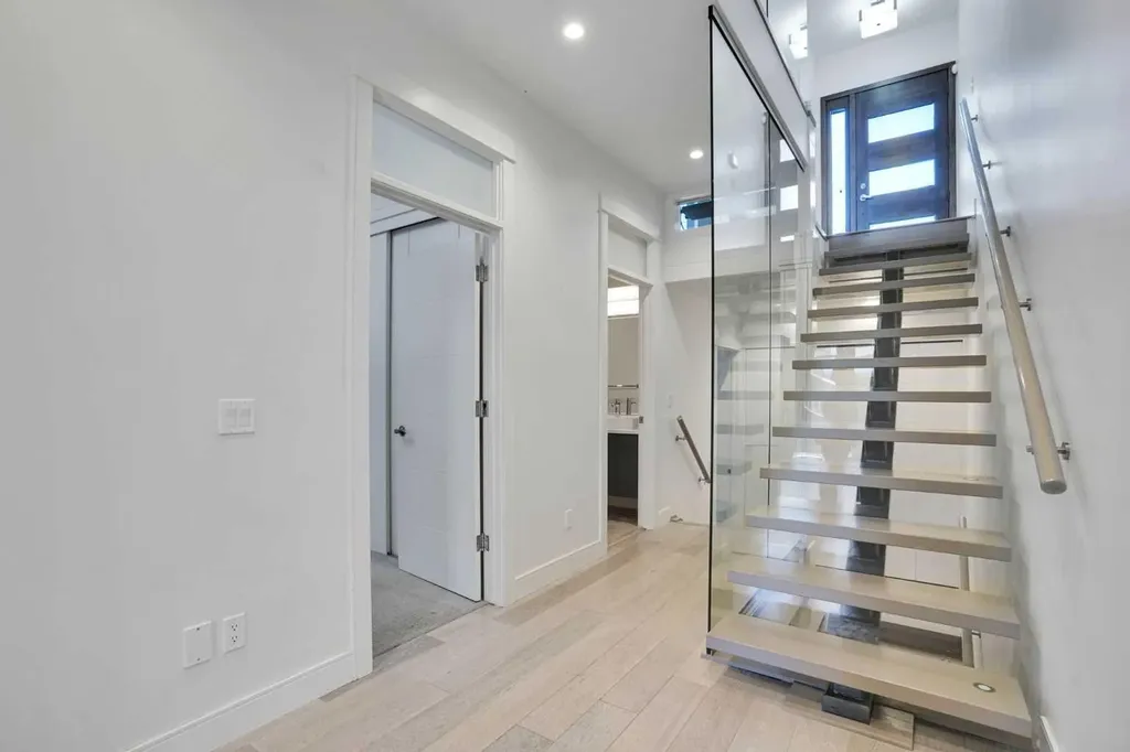 2505 21 Street SW Calgary AB T2T5A9