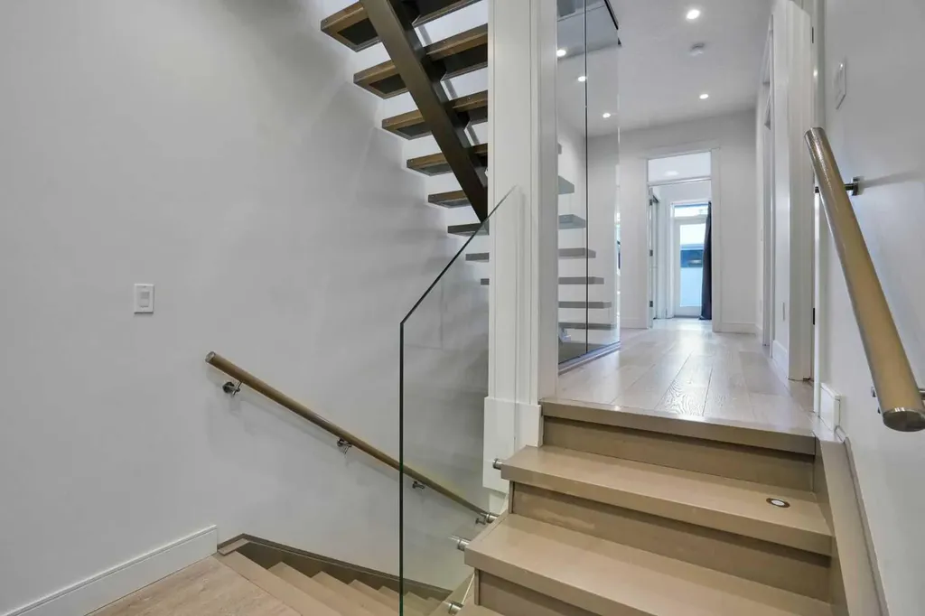 2505 21 Street SW Calgary AB T2T5A9