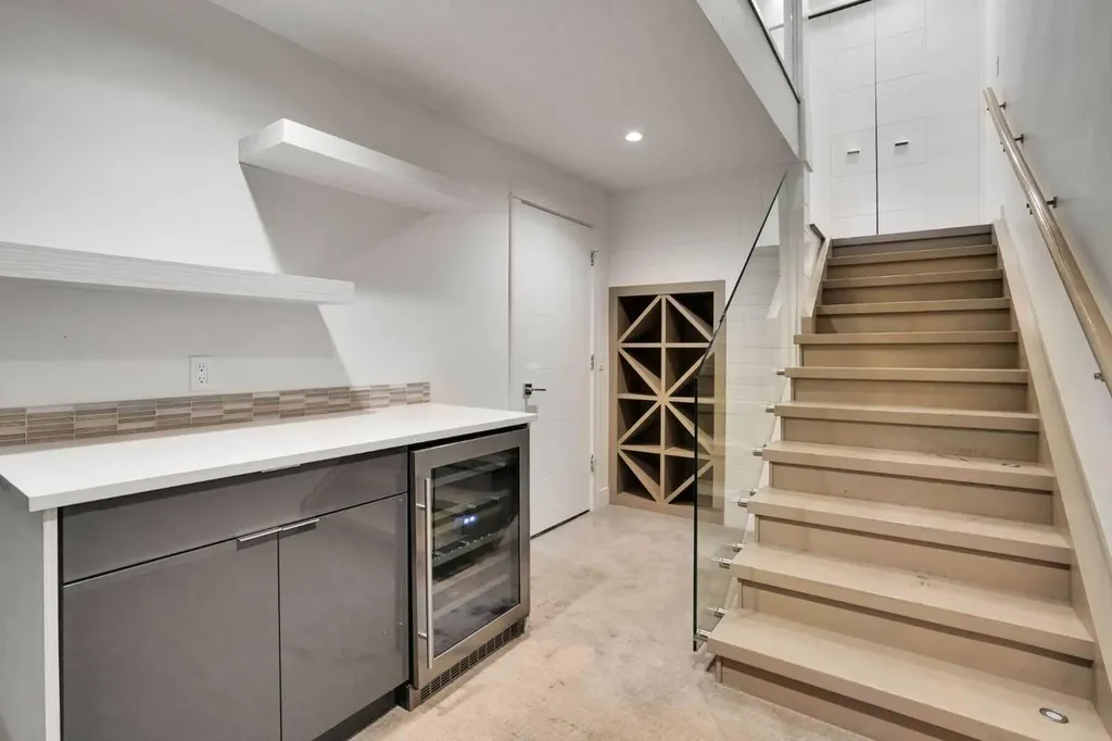 2505 21 Street SW Calgary AB T2T5A9