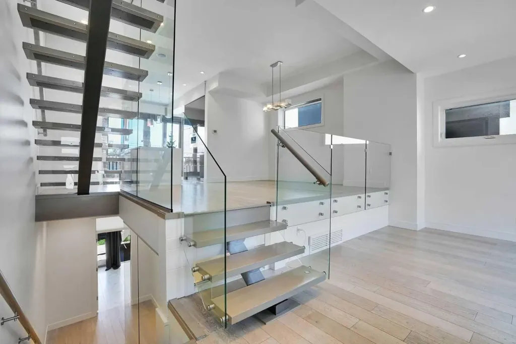 2505 21 Street SW Calgary AB T2T5A9