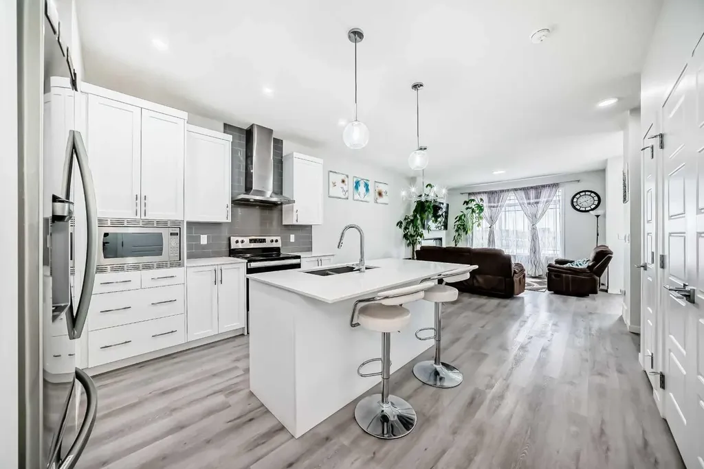 332 Dawson Drive Chestermere AB T1X 2R3