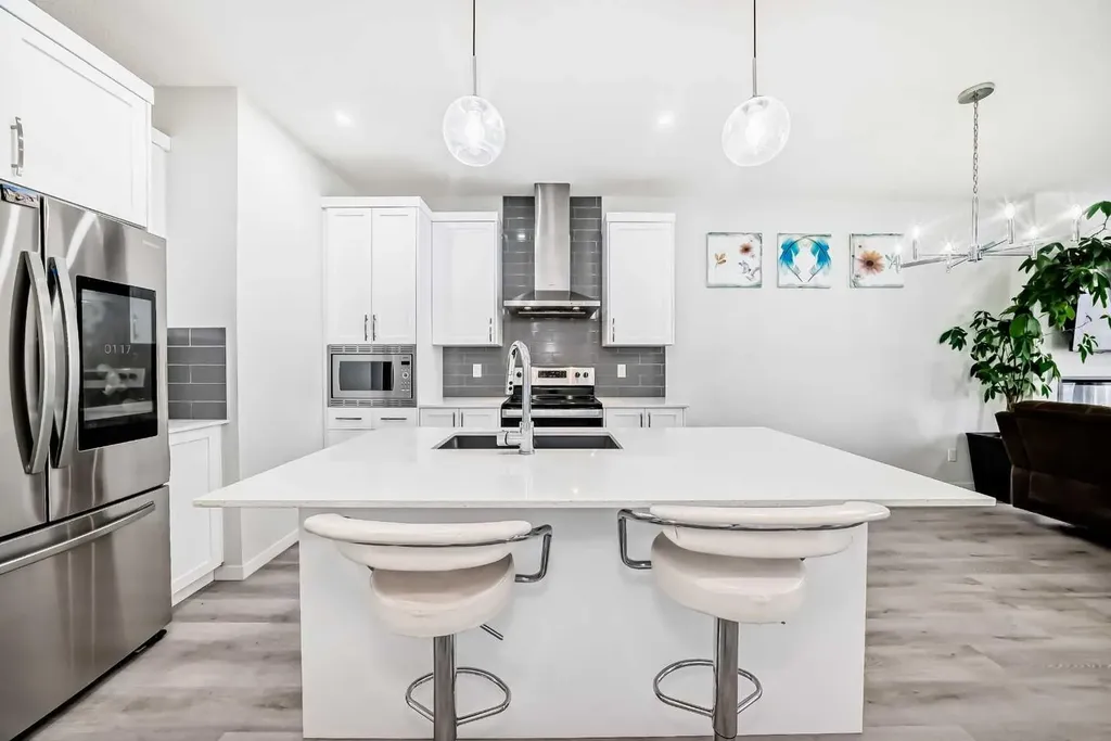 332 Dawson Drive Chestermere AB T1X 2R3