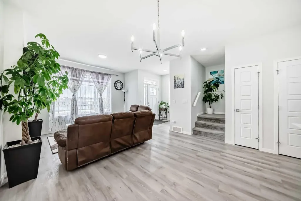 332 Dawson Drive Chestermere AB T1X 2R3
