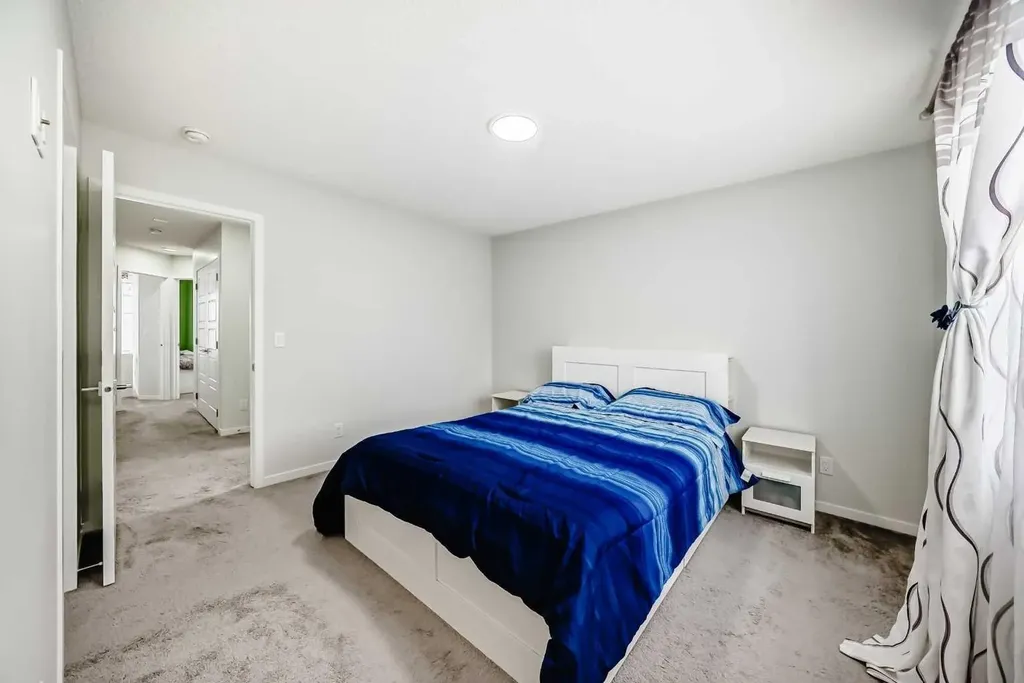 332 Dawson Drive Chestermere AB T1X 2R3