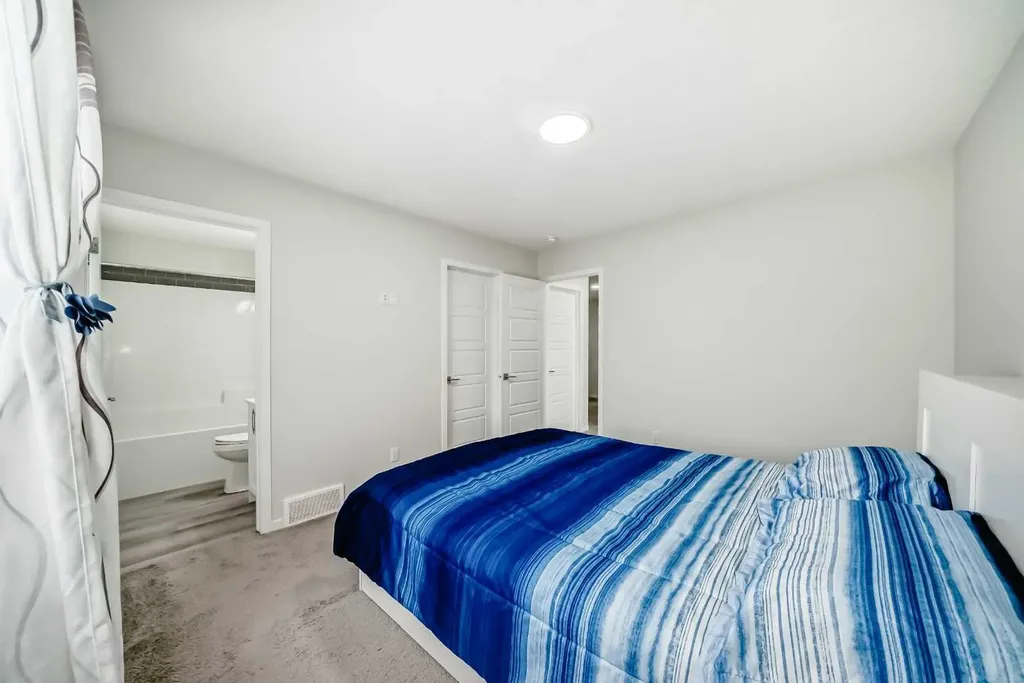 332 Dawson Drive Chestermere AB T1X 2R3