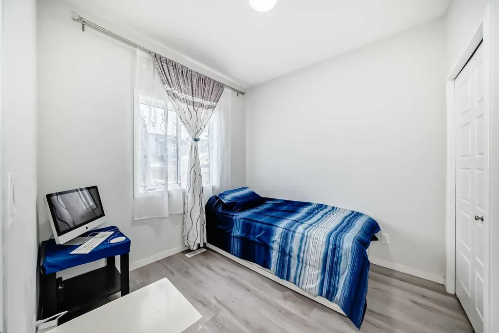 332 Dawson Drive Chestermere AB T1X 2R3
