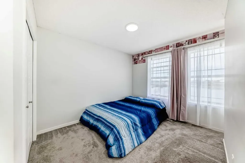 332 Dawson Drive Chestermere AB T1X 2R3