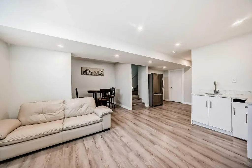 332 Dawson Drive Chestermere AB T1X 2R3