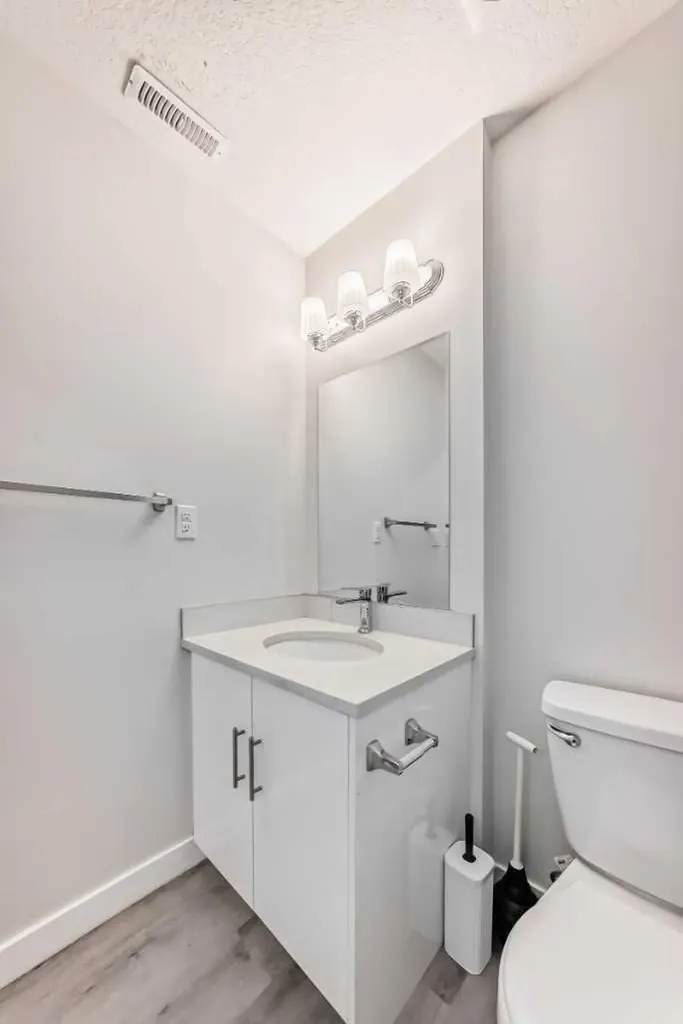 332 Dawson Drive Chestermere AB T1X 2R3