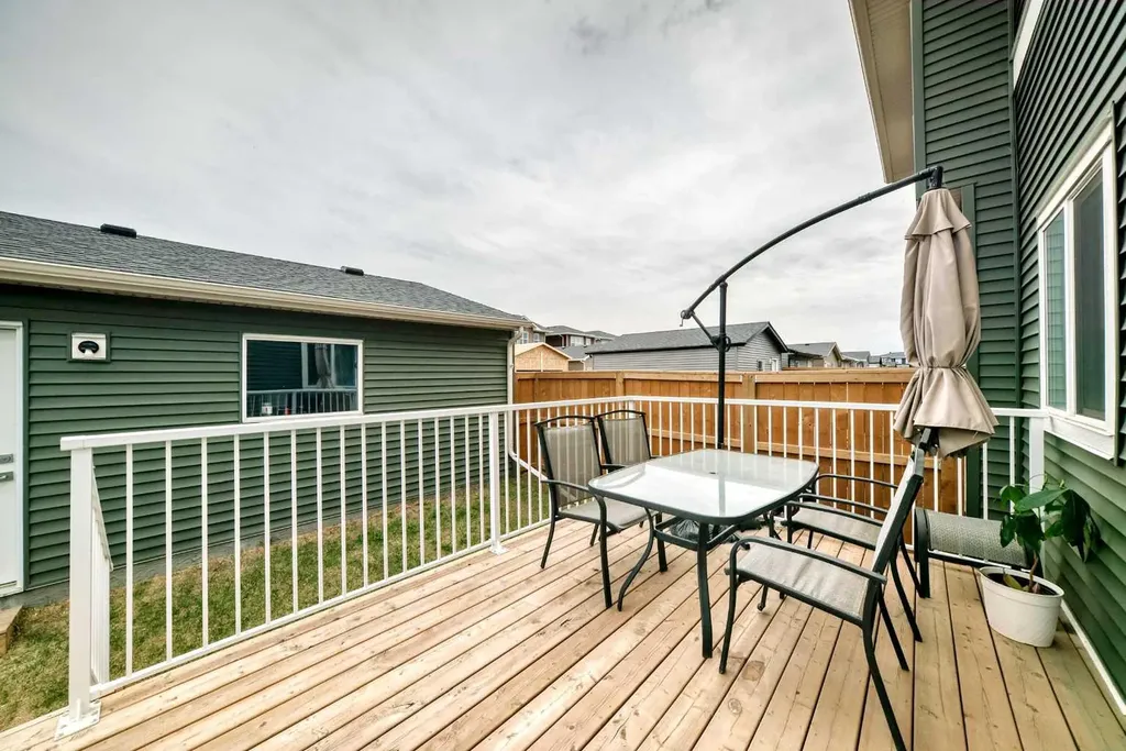 332 Dawson Drive Chestermere AB T1X 2R3