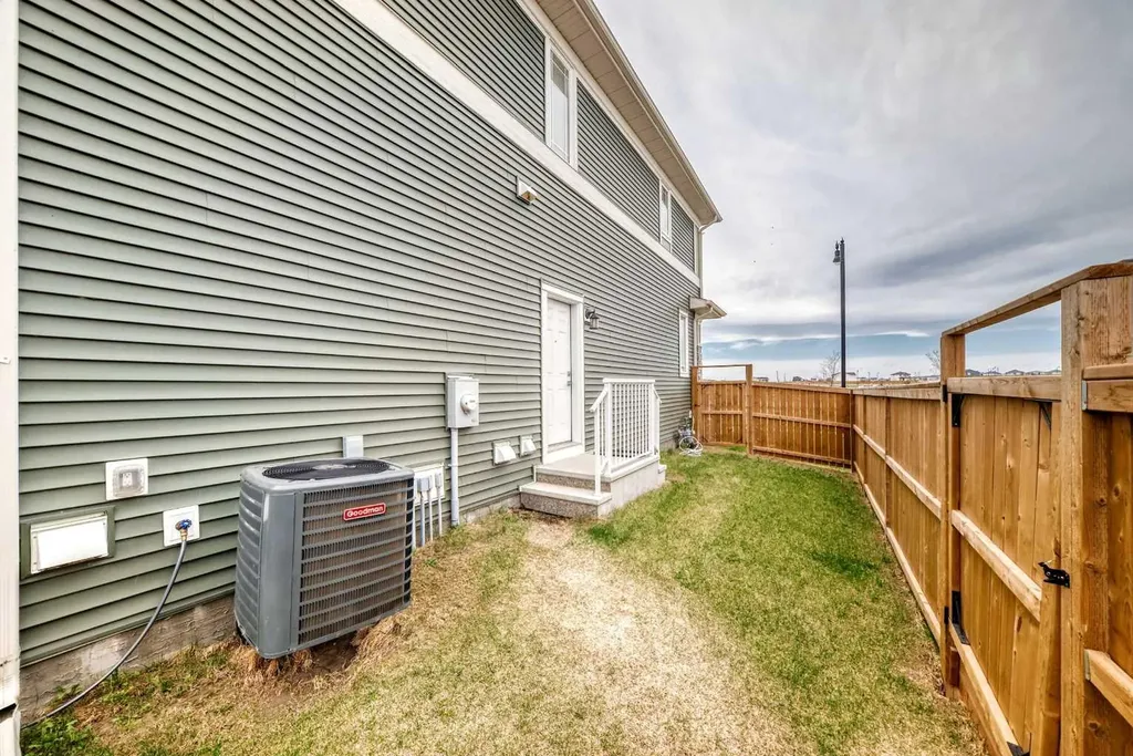 332 Dawson Drive Chestermere AB T1X 2R3