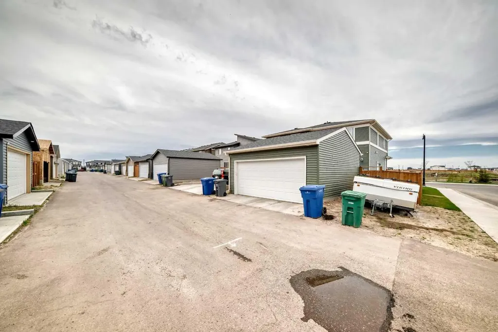332 Dawson Drive Chestermere AB T1X 2R3