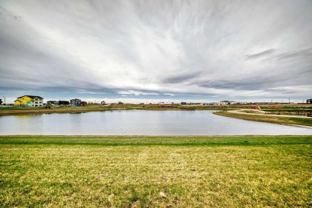 332 Dawson Drive Chestermere AB T1X 2R3