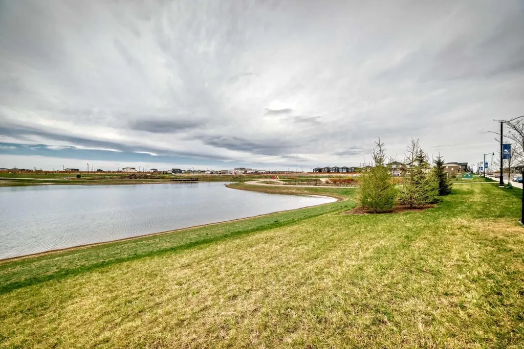 332 Dawson Drive Chestermere AB T1X 2R3
