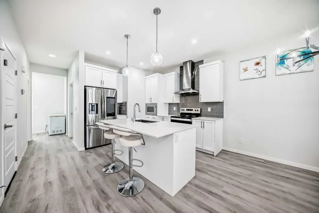 332 Dawson Drive Chestermere AB T1X 2R3