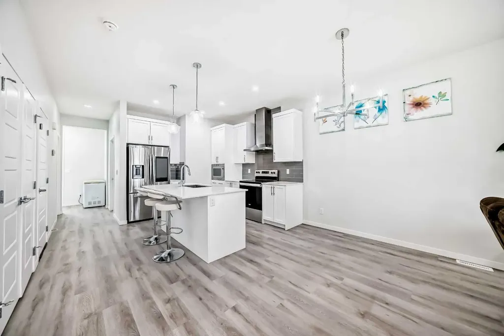 332 Dawson Drive Chestermere AB T1X 2R3