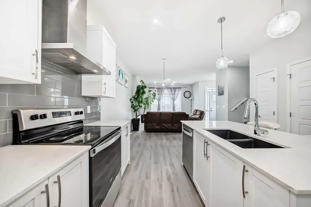 332 Dawson Drive Chestermere AB T1X 2R3