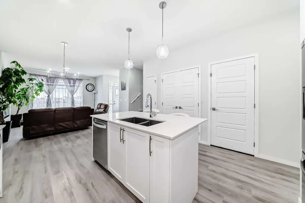 332 Dawson Drive Chestermere AB T1X 2R3