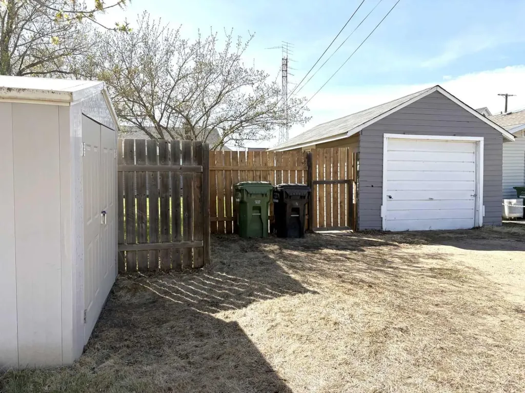 4915 46 Street Camrose AB T4V 1G9