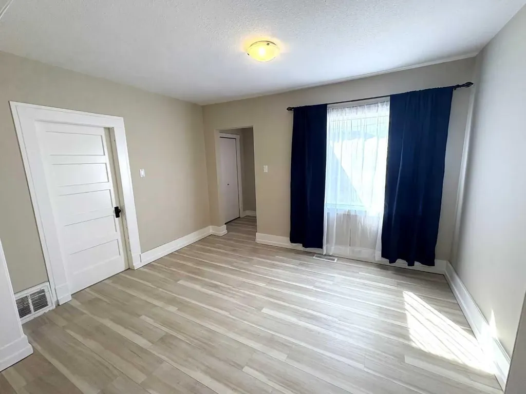 4915 46 Street Camrose AB T4V 1G9