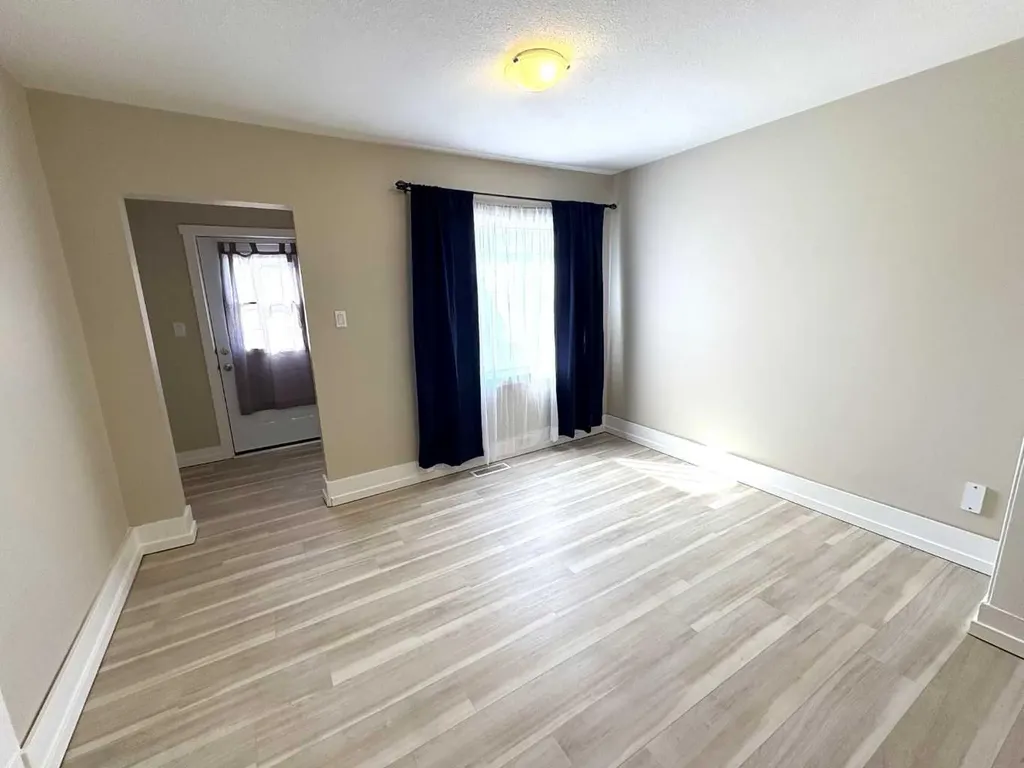 4915 46 Street Camrose AB T4V 1G9