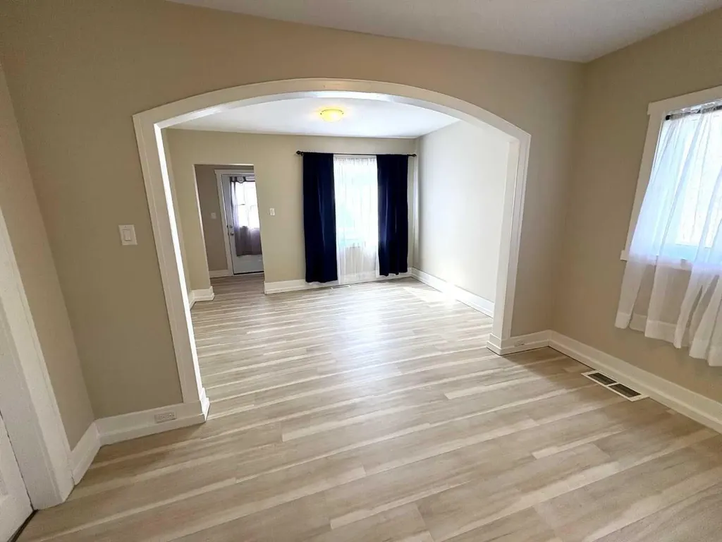 4915 46 Street Camrose AB T4V 1G9