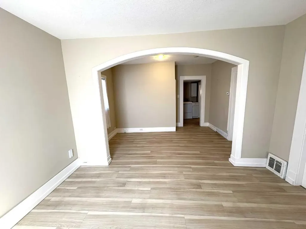 4915 46 Street Camrose AB T4V 1G9