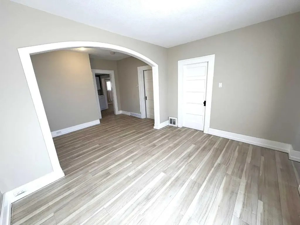 4915 46 Street Camrose AB T4V 1G9