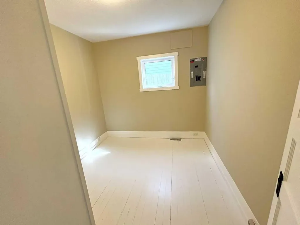 4915 46 Street Camrose AB T4V 1G9