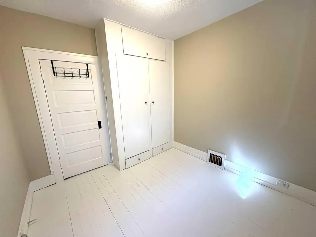 4915 46 Street Camrose AB T4V 1G9