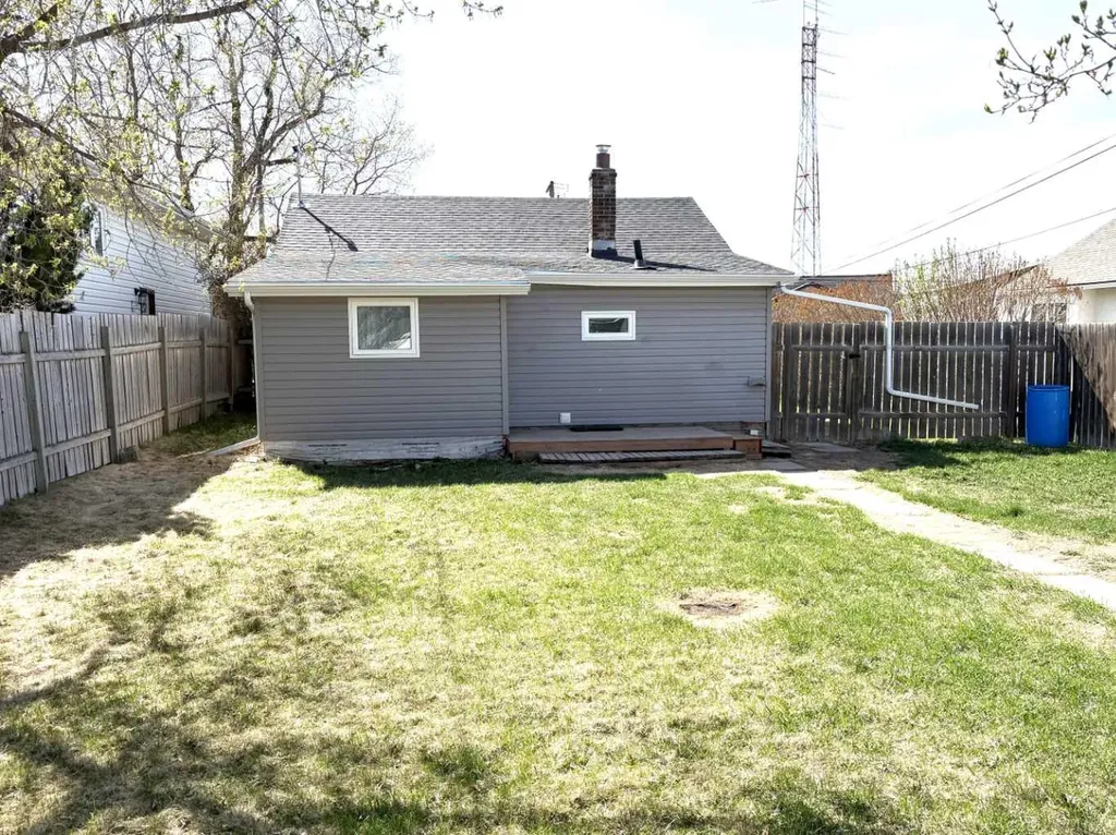 4915 46 Street Camrose AB T4V 1G9