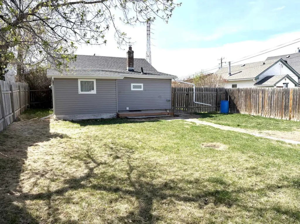 4915 46 Street Camrose AB T4V 1G9