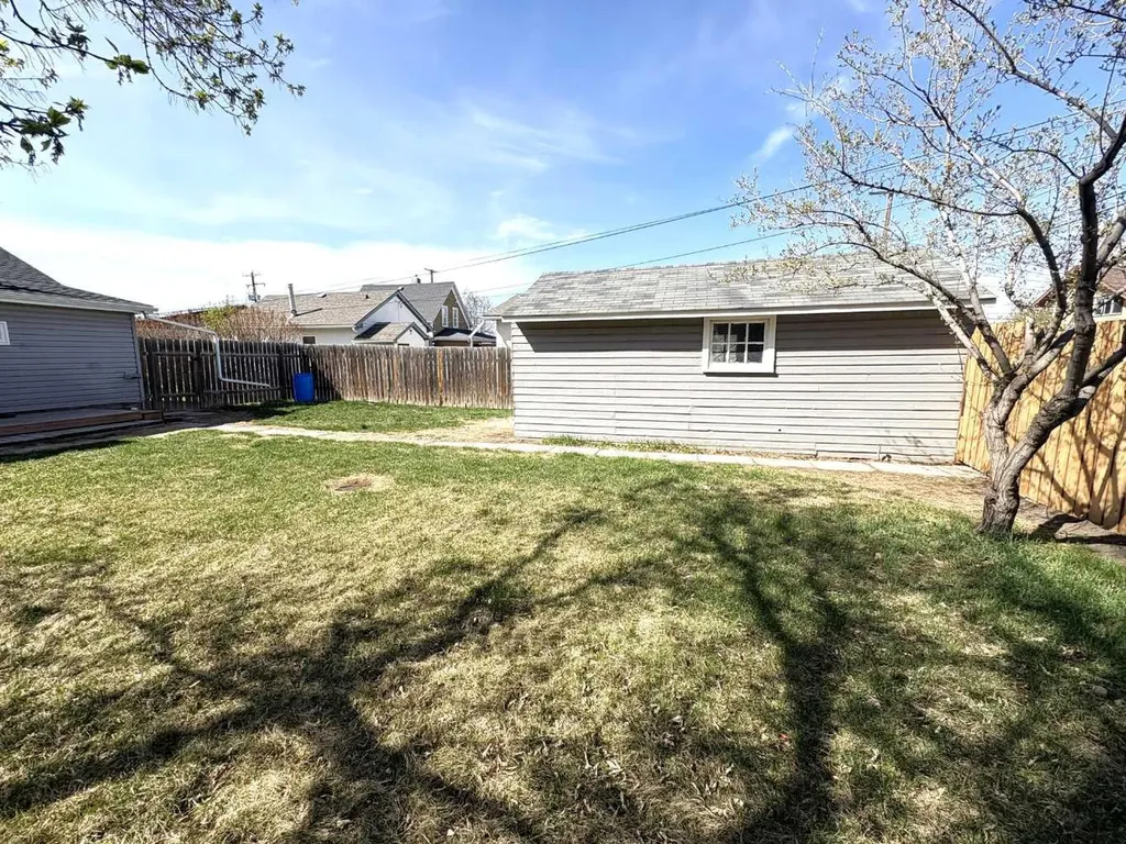 4915 46 Street Camrose AB T4V 1G9