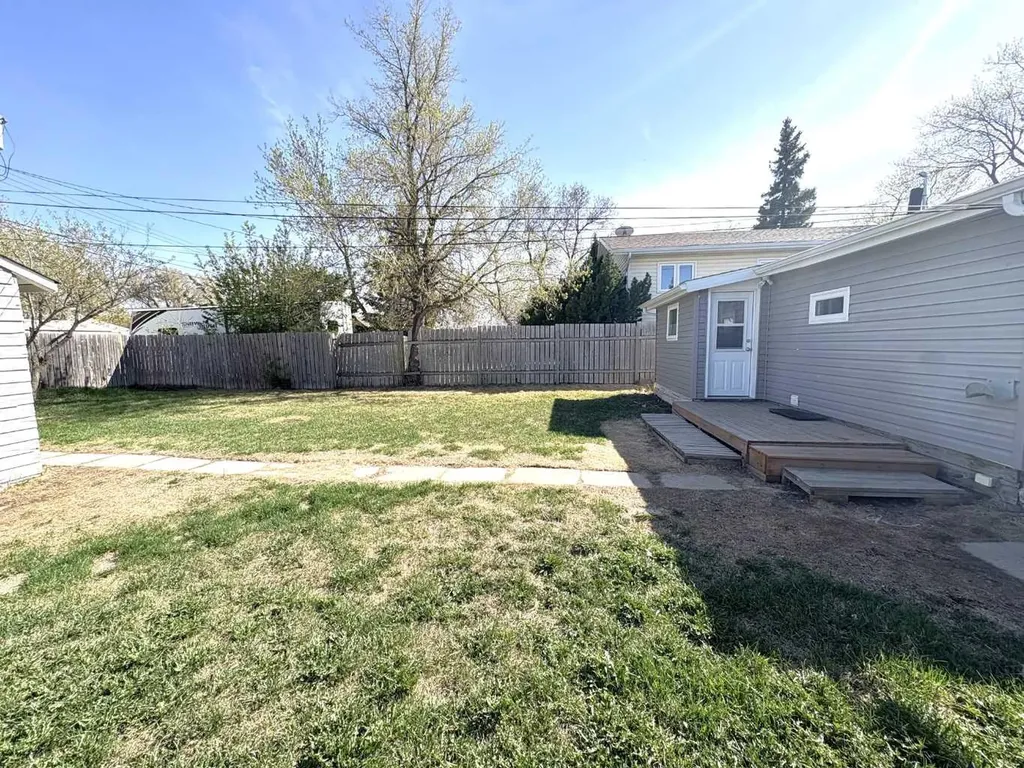 4915 46 Street Camrose AB T4V 1G9