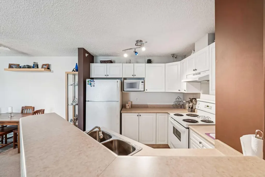 604 8 Street SW Airdrie AB T4B 2W4