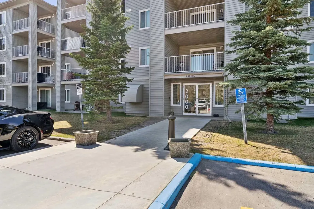604 8 Street SW Airdrie AB T4B 2W4