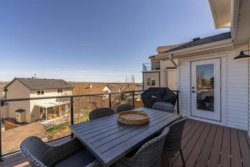 8 Sheep River Hill Okotoks AB T1S 1X2