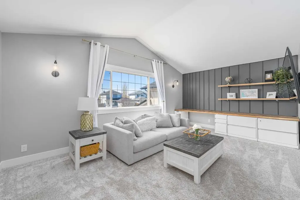 8 Sheep River Hill Okotoks AB T1S 1X2